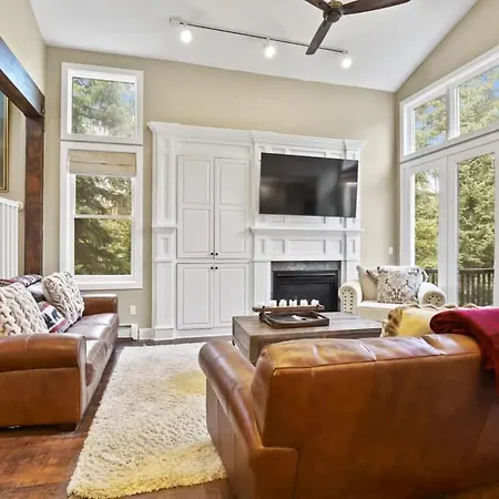 Luxurious Peak 8 Lodge 4Bdr Near Slopes With Private Hot Tub